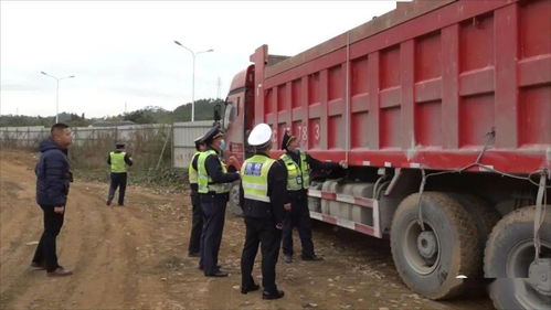 县交通交警部门联合执法 整治货运行业乱象 消除道路安全隐患